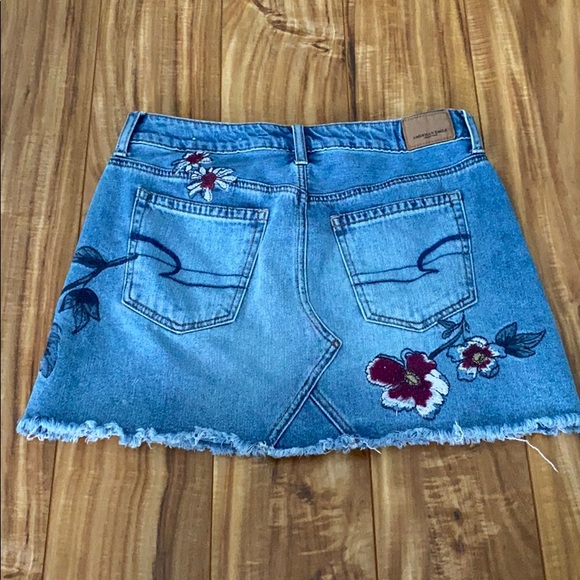 American Eagle flower embroidered jean skirt - Picture 3 of 3